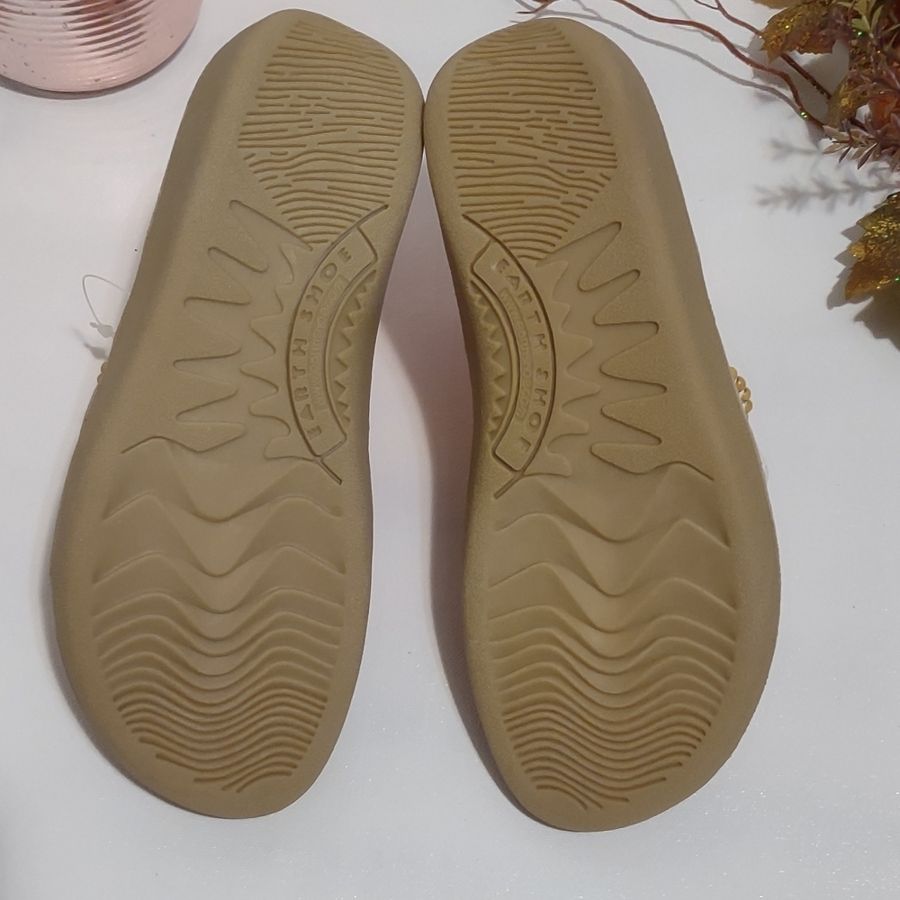 Stylish White and Gold Women's Sandals - Picture 4 of 7